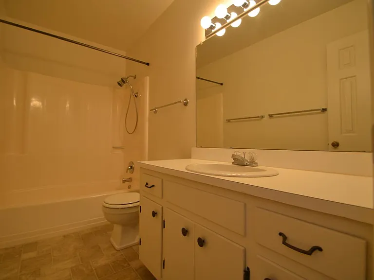 700 Rife Rd #11F — Photo 12