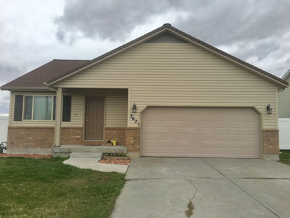 1st image of 3621 E Pearce Dr