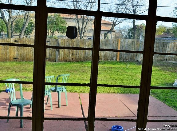 3rd image of 218 Williamsburg Pl