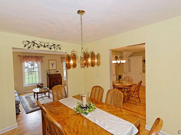 5th image of 11 Maryanne Dr