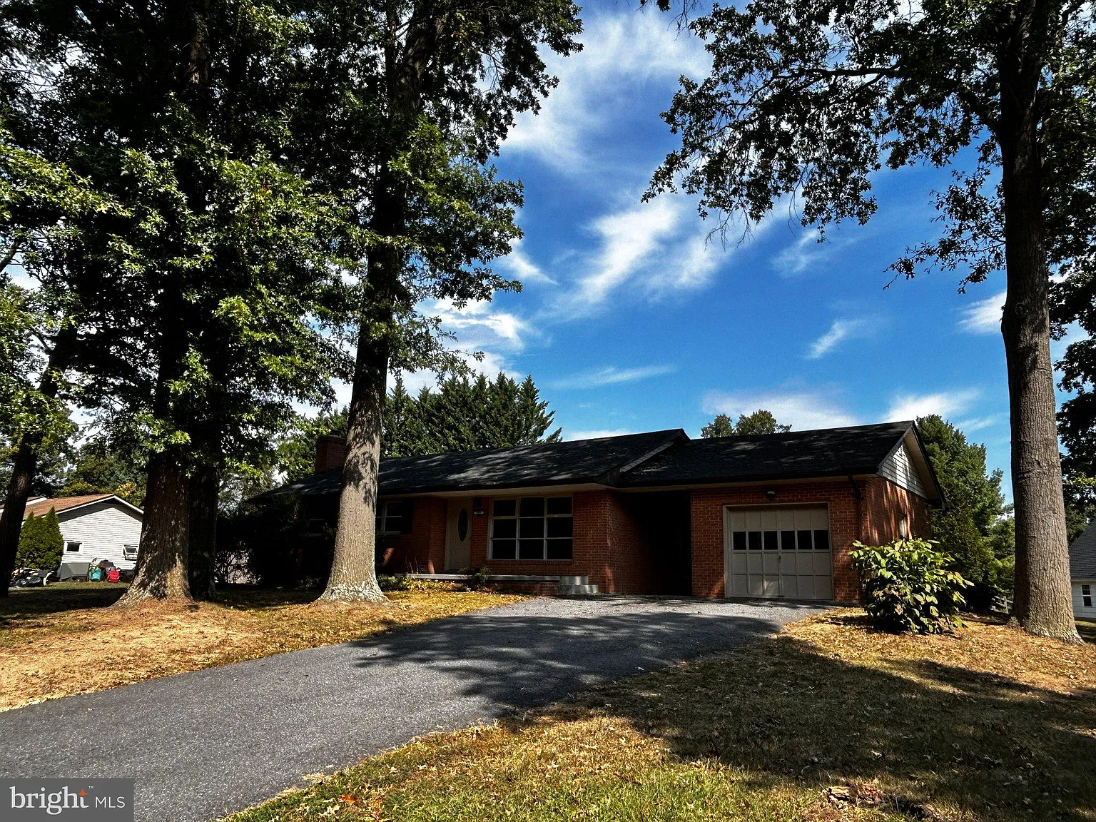 4 bed, 2.0 bath, 2366 sqft, $2,100 — Photo 1