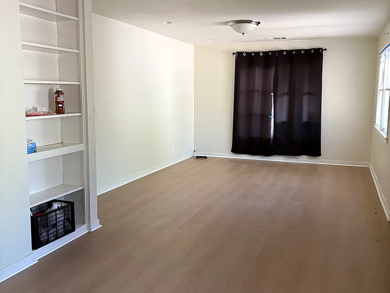 323 I St — Photo 4