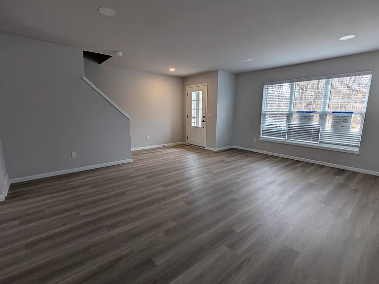 615 Schewe Rd — Photo 3