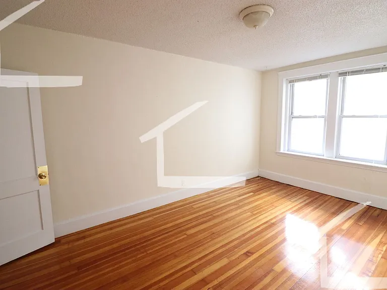 6 Barrows St #4 — Photo 5