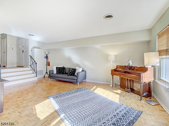 5th image of 29 Up Mountain Ave #4