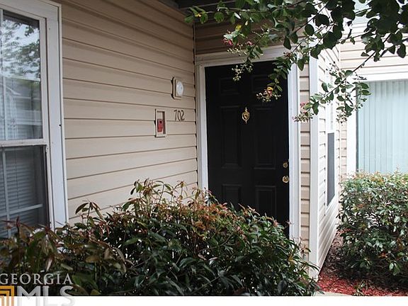3rd image of 702 Augusta Dr