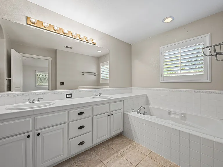 939 Skip Away Ct — Photo 19