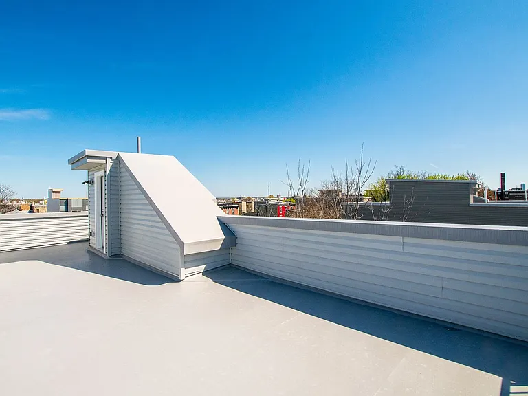 2147 N Franklin St — Photo 18