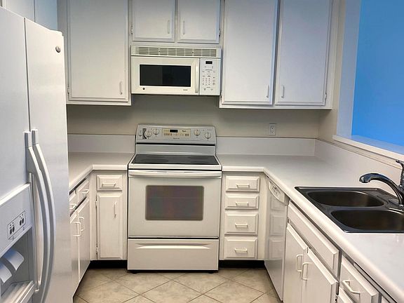 3rd image of 12565 Oaks North Dr Unit 113