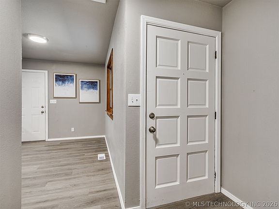 3rd image of 784 N Moccasin Pl