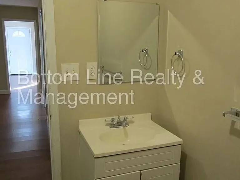 3912 Plainview Rd — Photo 12