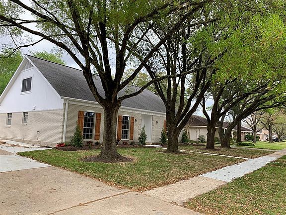 2nd image of 15323 Diana Ln