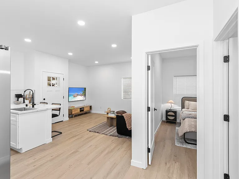 6916 Eberhart St — Photo 15