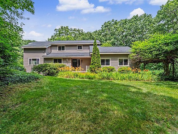 4th image of 36 Windsor Boulevard
