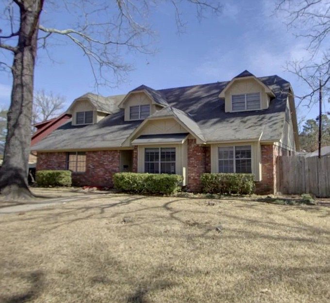 1st image of 2 Woodcliff Dr