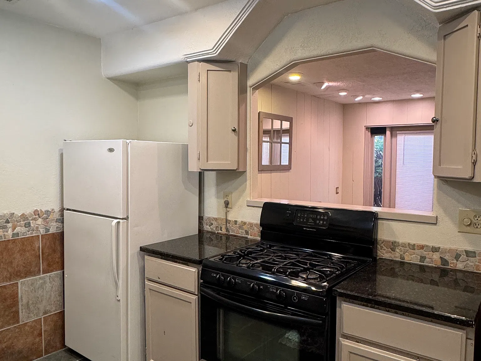 2 bed, 1.5 bath, 1200 sqft, $1,900 — Photo 4