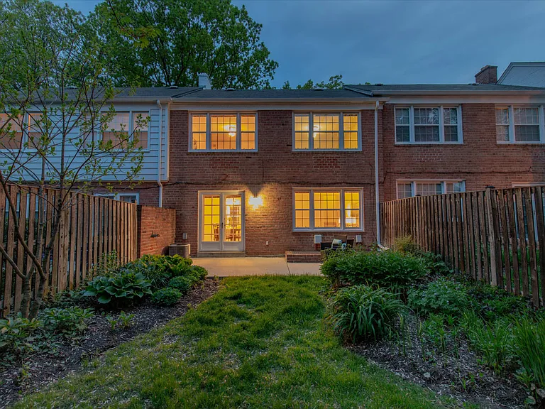 Chase Manor — Photo 14