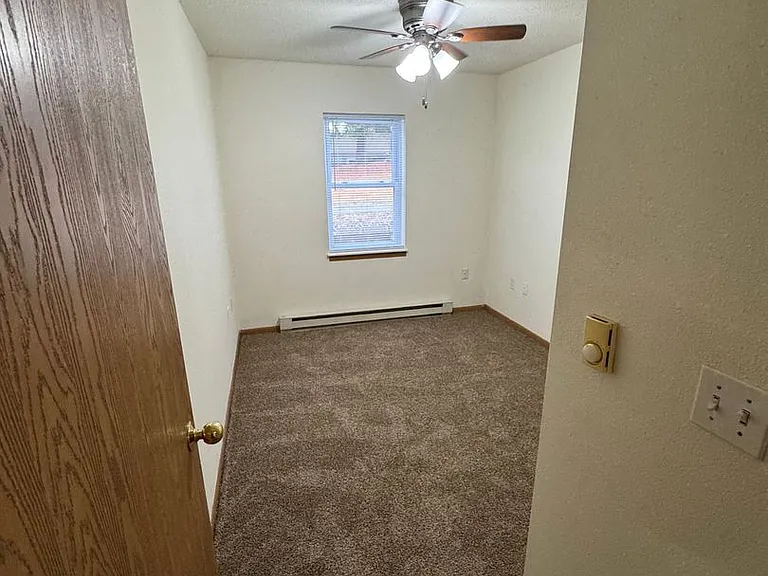 PIONEER BLUFF APARTMENTS — Photo 45