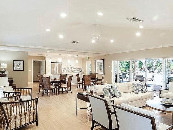 5th image of 2207 Gulf Shore Blvd N APT D3