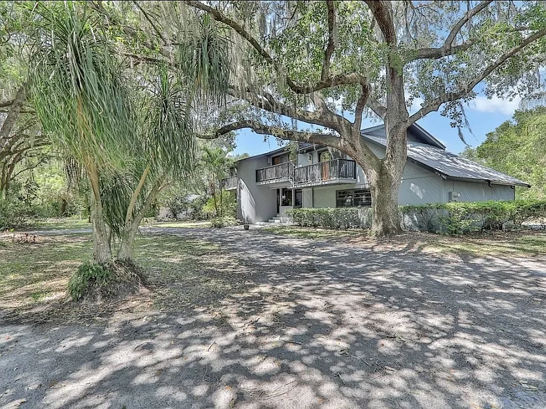 1371 Talbott Cir — Photo 2