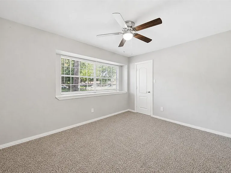 16310 Emberwood Dr — Photo 20