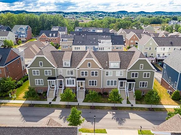 3rd image of 212 Venango Trl