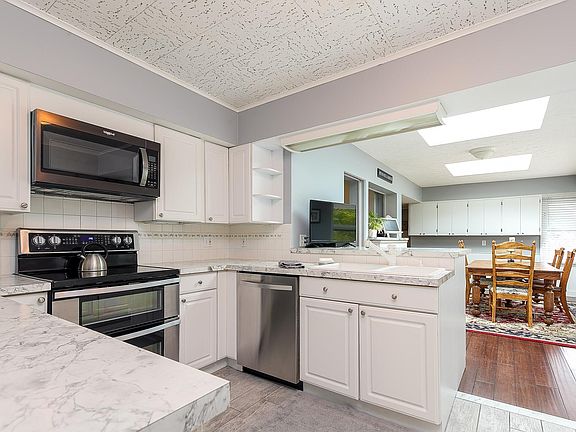 2nd image of 1404 Peninsula Dr