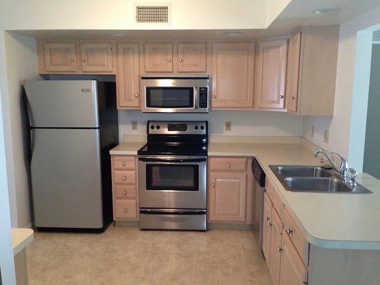 818 Berne Ct — Photo 15