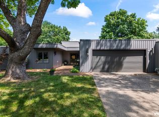 2201 W Washington St #9, Springfield, IL 62702