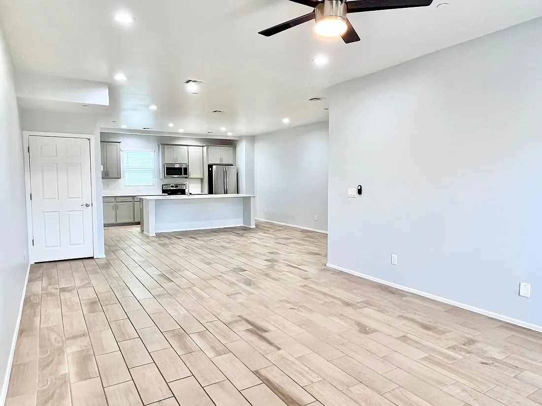 Building Photo - 3434 N Longview Ave #1