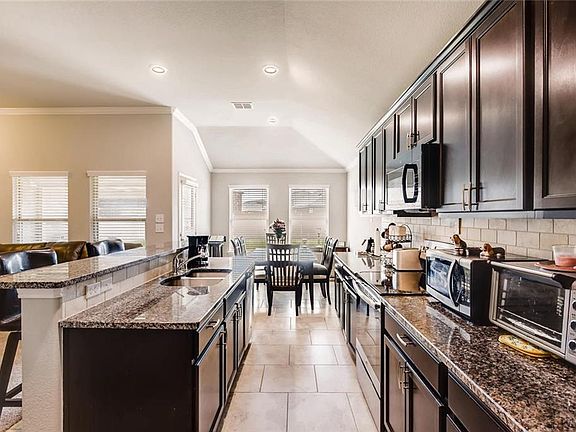 4th image of 4113 Gaillardia Way