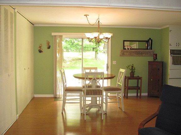 2nd image of 1025 W Laurel St