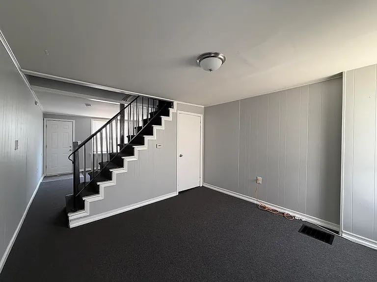 1100 Linden St — Photo 3