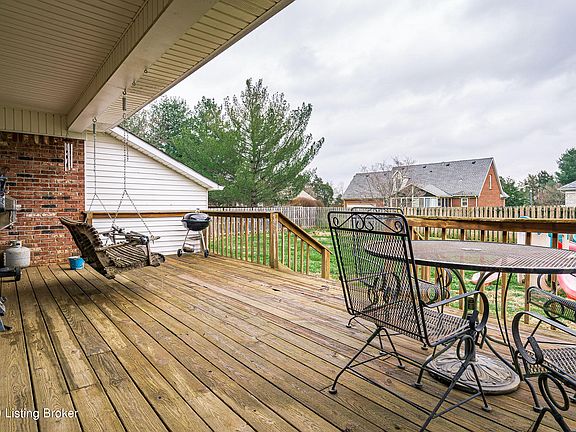 5th image of 147 Stoneledge Dr