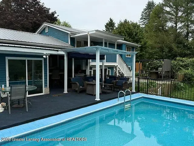 4 bed, 2330 sqft, $2,595 — Photo 2