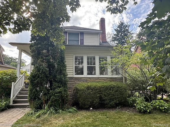 2nd image of 907 Lockwood Rd