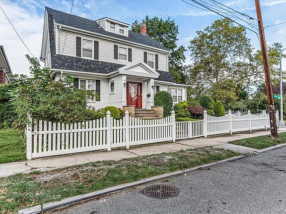 3rd image of 4302 170th Street