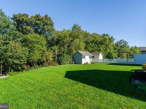 5th image of 5179 Oak Leaf Dr