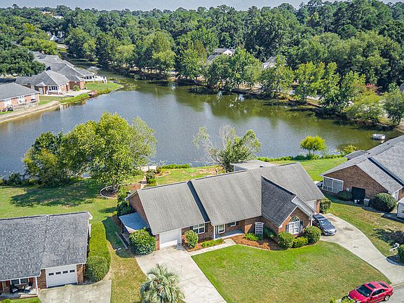 5th image of 100 Radcliff Dr