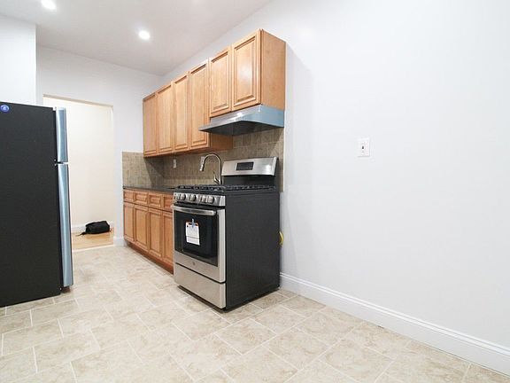 4th image of 7811 Kew Forest Ln APT 2FB