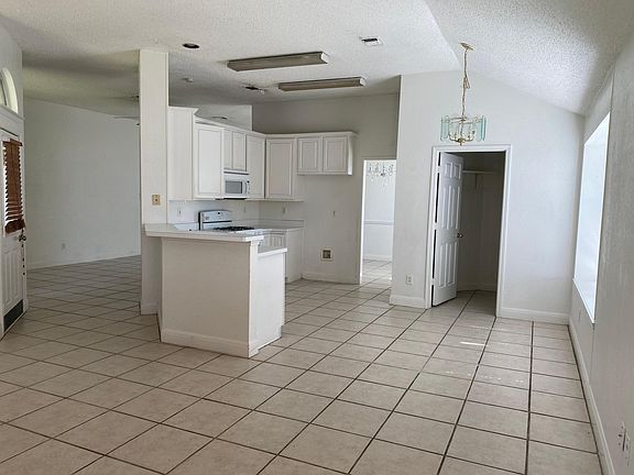 5th image of 2417 Garden Creek Dr
