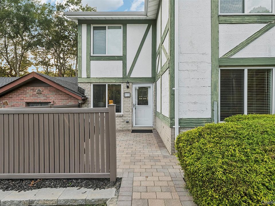 1st image of 262 Brettonwoods Drive