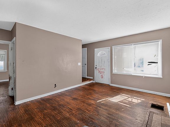 4th image of 711 S Highland Ave