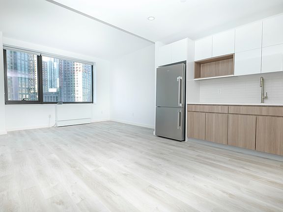 3rd image of 87 Commercial St #1522