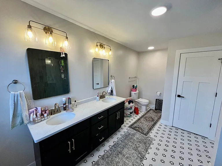 2600 E Kenwood Blvd — Photo 38