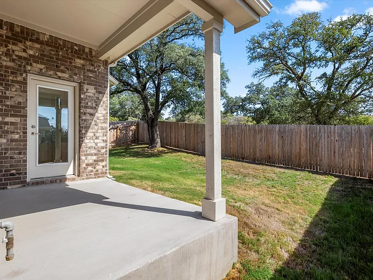 1425 Cole Estates Dr — Photo 7