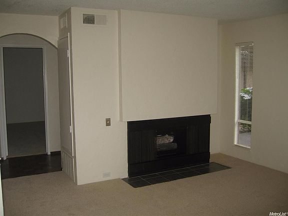 2nd image of 730 Woodside Ln E Unit 9