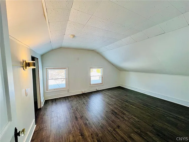 140 E Oneida St — Photo 15