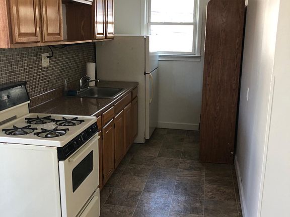 3rd image of 102 Maryland Ave