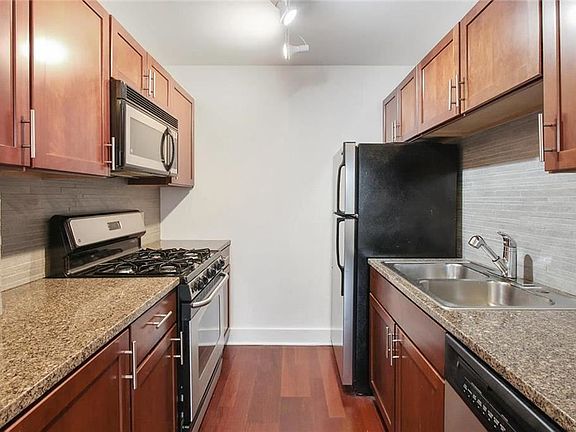 4th image of 600 E 8th St APT 3O